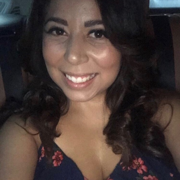 Meet your Posher, Stephanie - Picture 1 of 1